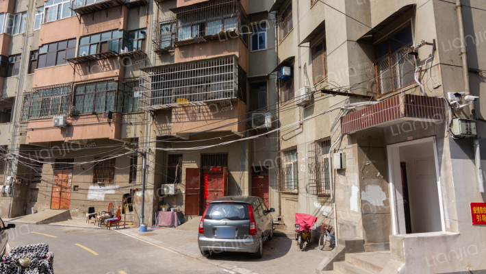 乳制品厂家属院外景图