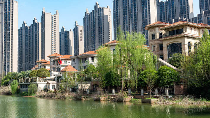 玫瑰园别墅区外景图