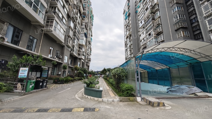 万家华庭外景图