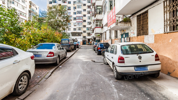 经纬八道街外景图