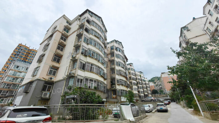 依山新居外景图