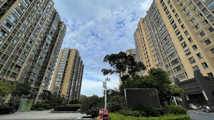 香槟花园外景图