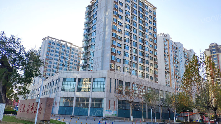 万光府前花园外景图