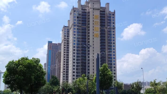 建滔朗峰外景图