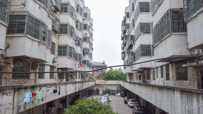 鸿运小区外景图