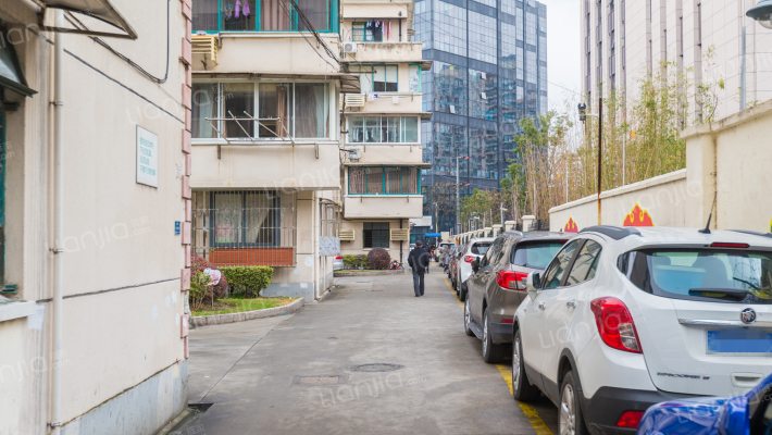 吴家浜小区外景图