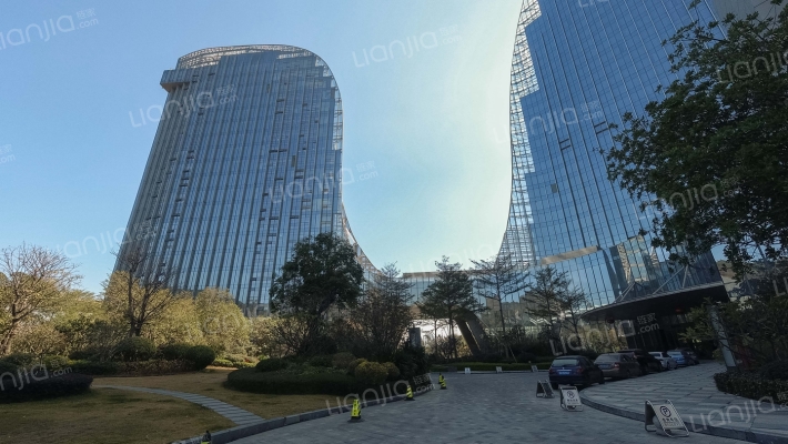 融信中心外景图