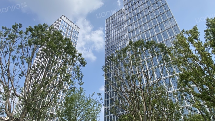 蔚蓝湖滨中心外景图