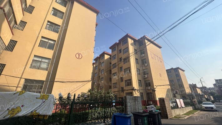 鲁泰宿舍外景图