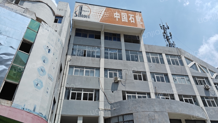 石油公司宿舍楼外景图