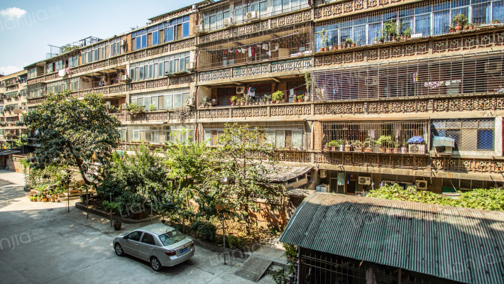 襄烟金城区家属院外景图