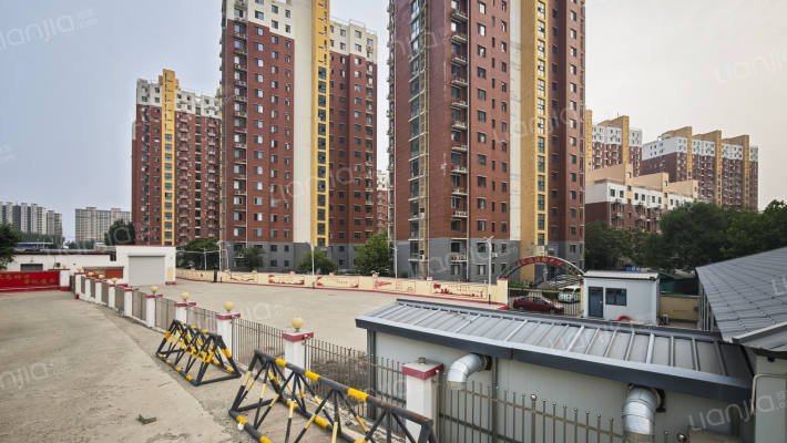 左岸小区外景图