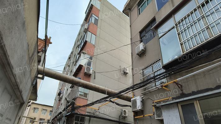 旧烟草公司院外景图