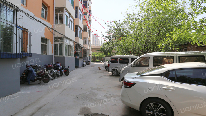 糖酒小区外景图