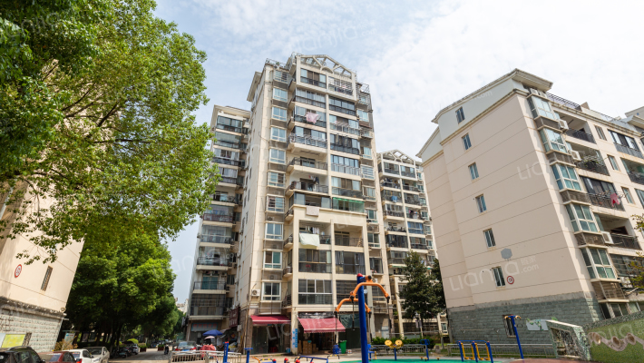 冰晶江城外景图