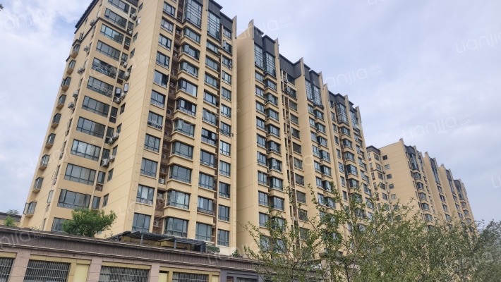 银都商业广场外景图