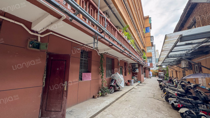 民政厅西院外景图