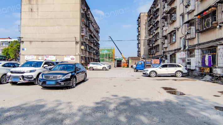 拖拉机厂家属院外景图