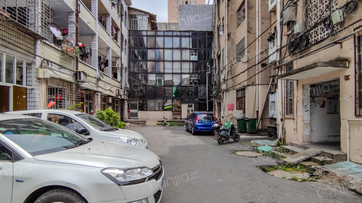 长汉路粮食局家属院外景图