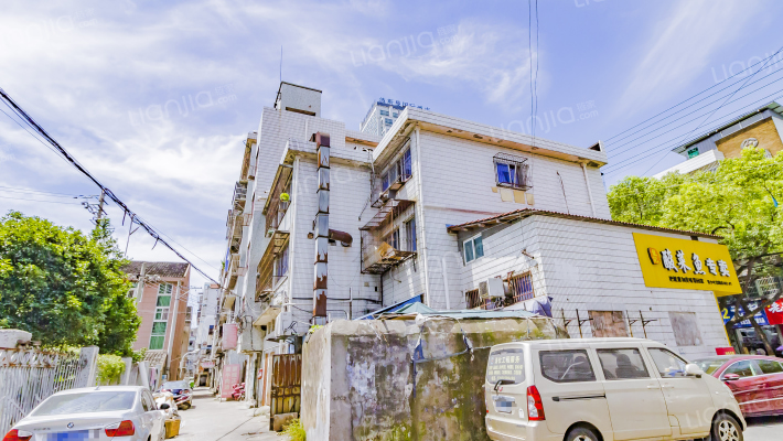 青少年宫路综合楼外景图