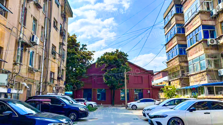 工学院宿舍北院外景图