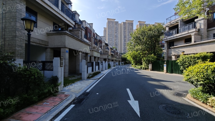 峰湖御境外景图