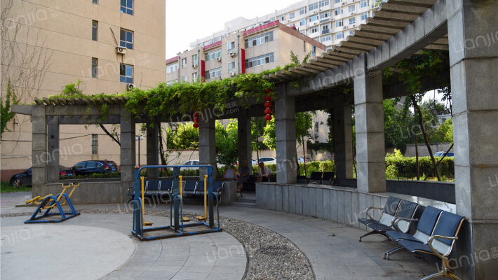 建行高层小区外景图