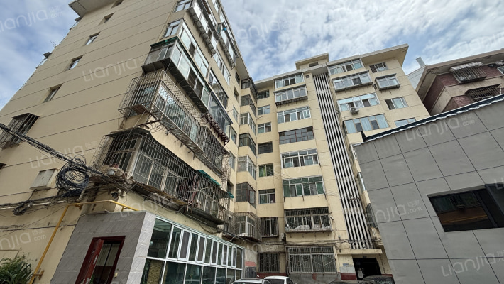 七里河房管所家属院外景图