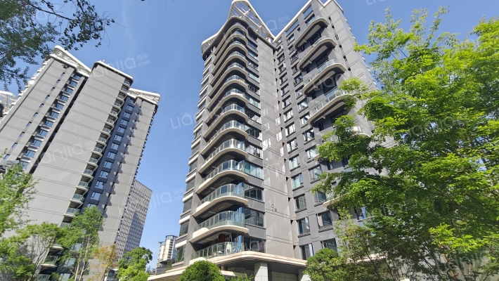 隆溪湖铂翠轩外景图