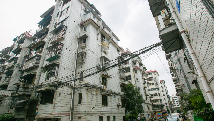 广电宿舍外景图