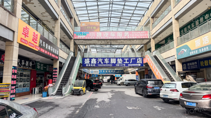 恒龙汽配用品城外景图