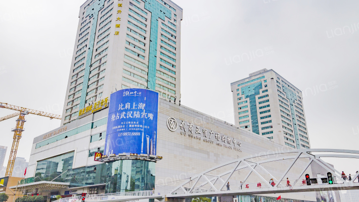 武汉亚贸广场外景图