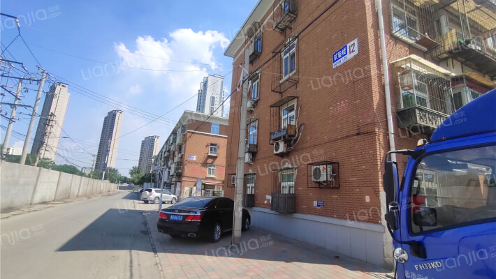 实验大楼外景图