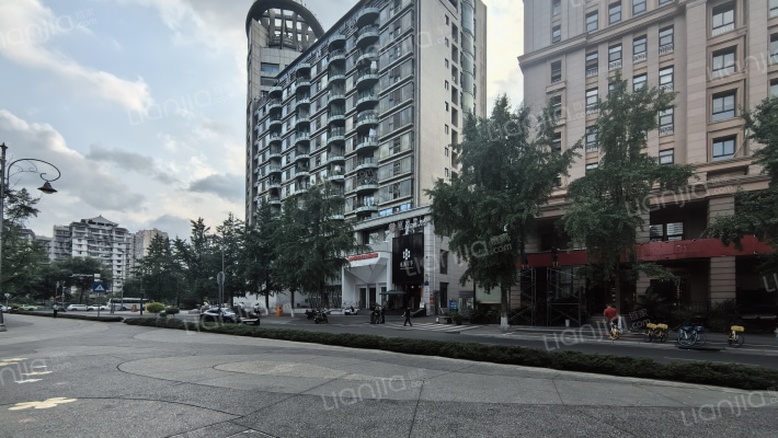 国际商务大厦外景图