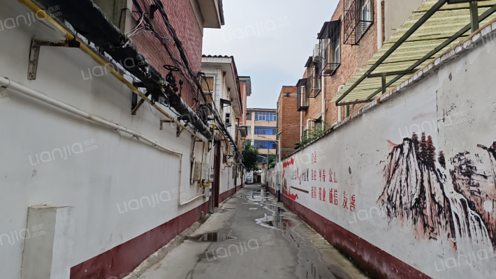 市政工程处住宅楼外景图