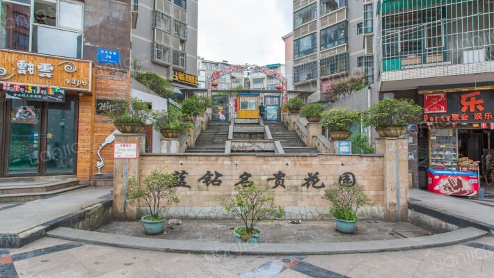 蓝钻名贵花园外景图