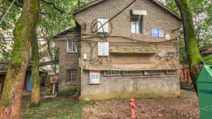 麦园灯泡厂外景图