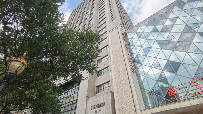 会展大厦外景图