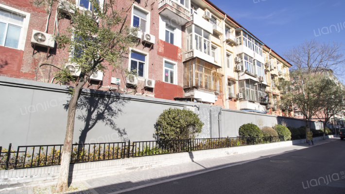 甘雨胡同33号院外景图