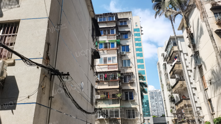 市邮政局保爱住宅楼外景图