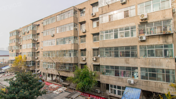 二橡胶厂家属院外景图