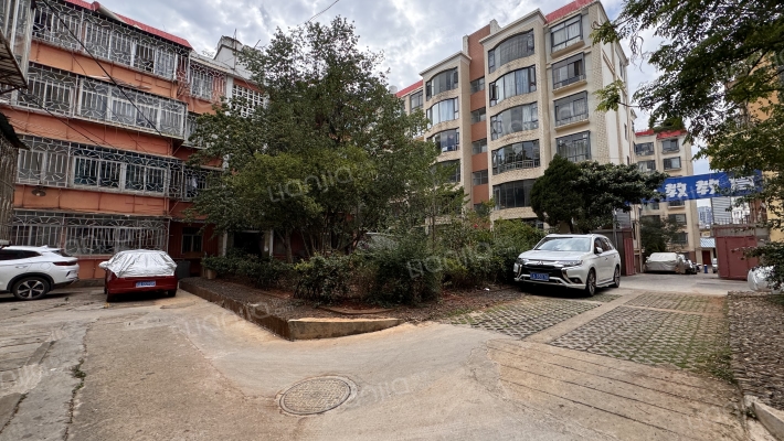 云南文化艺术职业学院圆通小区宿舍外景图