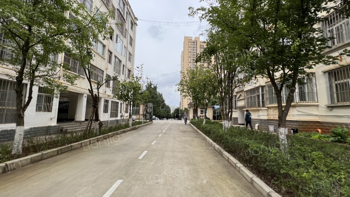 云南第二公路桥梁工程有限供公司宿舍外景图