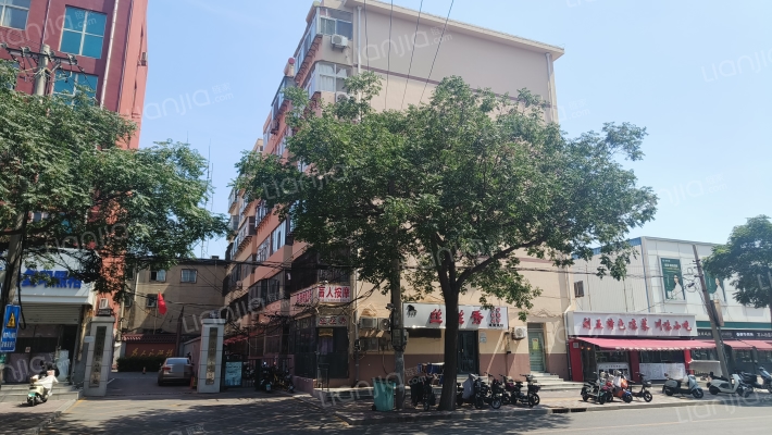 百家办住宅楼外景图