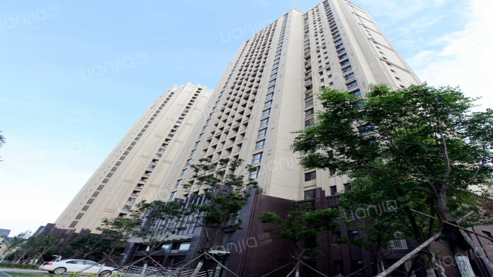 大连港天下粮仓外景图