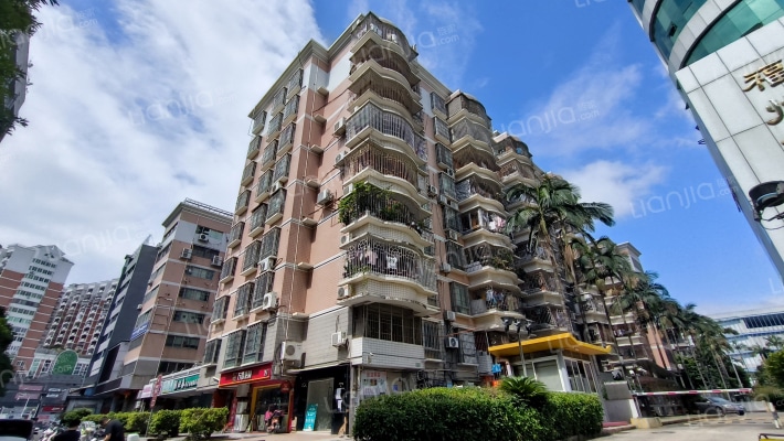 都市晴空外景图