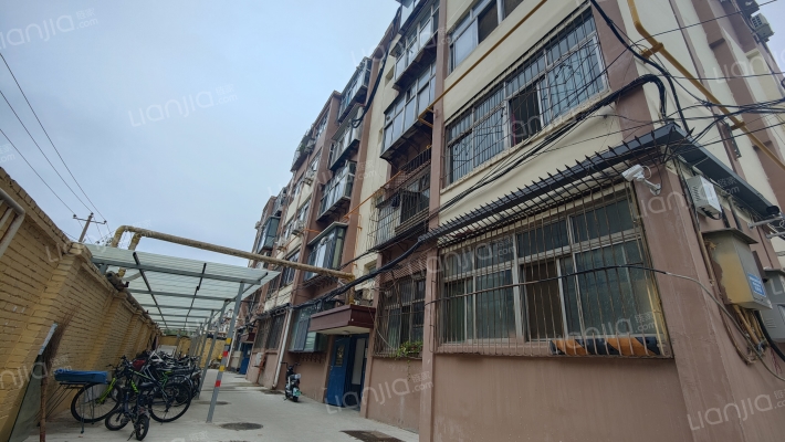 微波宿舍外景图