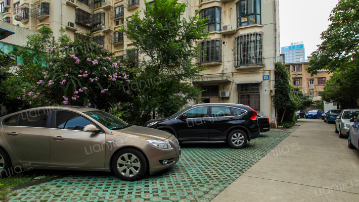 跃龙公寓南区外景图