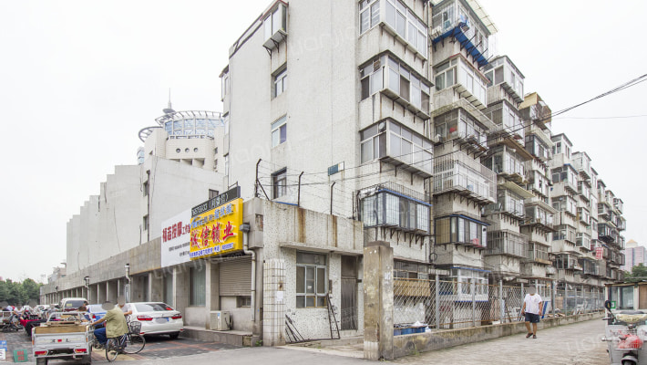 光明里农行楼外景图