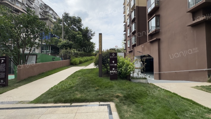 竞发岩湾六十九号外景图